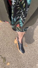 IDE Holz Clogs Sandale mit Absatz onyx schwarz – Bild 4