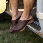 ALEX Holz Clogs flach braun – Bild 2