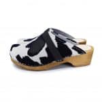 LYCKA Holz Clogs flach COW schwarz-weiss - Kuhfell mit dunkler Sohle