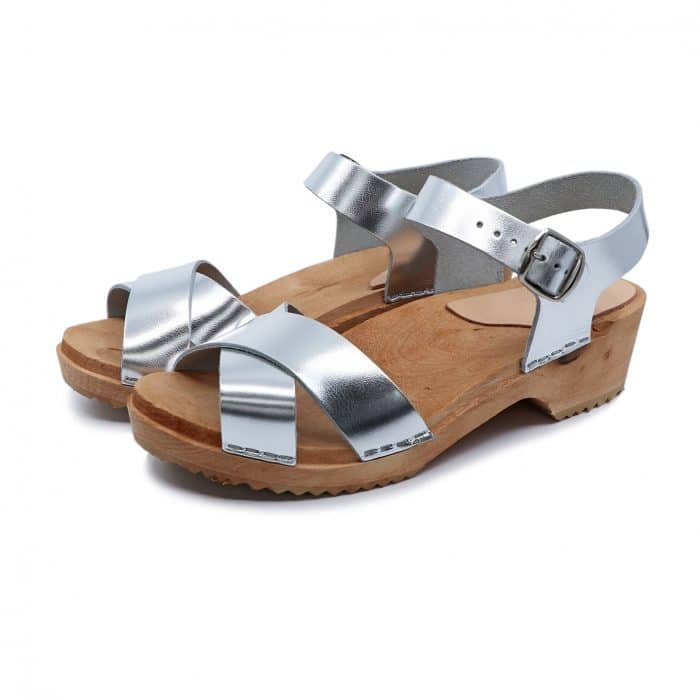 MÄRTA Holz Clogs Sandale flach silber – Bild 2
