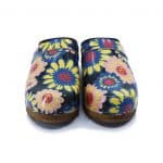 LYCKA Holz Clogs flach Flower Power dunkler Sohle – Bild 2