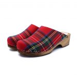 LYCKA Holz Clogs flach tartan karo mit dunkler Sohle – Bild 2