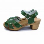 BLOMMA Holz Clogs Sandale mit Absatz grün Lack