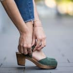 MAJKEN Holz Clogs Sandale mit Absatz dunkelgrün – Bild 4