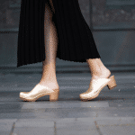 LIV Holz Clogs mit Absatz champagner golden – Bild 2