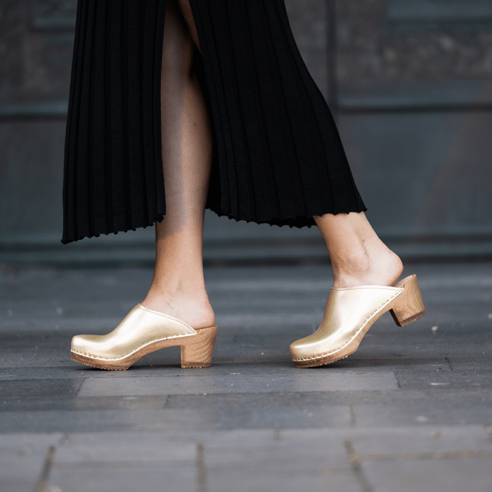 LIV Holz Clogs mit Absatz champagner golden – Bild 2