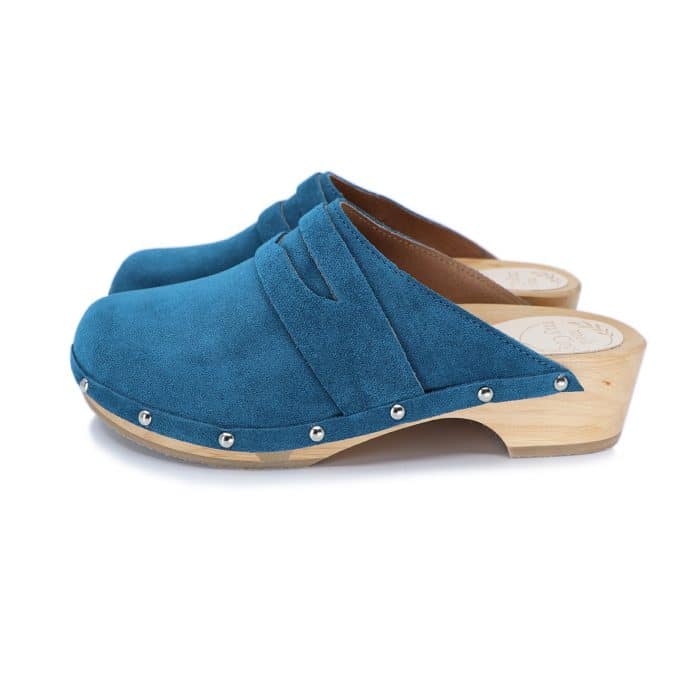 Clogs_1_A_klein GUILIA Holz Clogs mit flexibler Sohle in Wildleder petrol blau mit Nieten – Bild 1