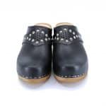 LIV Holz Clogs mit Absatz schwarz mit Nietenband silbern – Bild 4