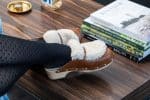 MONTAGNA Holz Clogs Flexible Sohle flach mit Fell Look – Bild 7