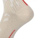 beige Socke mit gold Muster und Kontraststreifen in orange und bordeaux