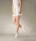 weisse Kurzsocke mit Bordüre in gold, ideal für Clogs und Sneaker