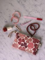 Make-up Tasche Lyckoklöver Rot – nachhaltige Kosmetiktasche aus Bio-Baumwolle – Bild 2