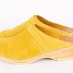 Lena Gelb Holz Clogs Veloursleder