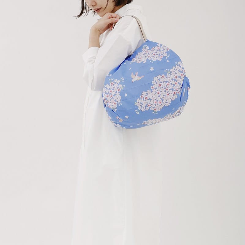 shupatto-compact-bag-japan-collection-hana-ni-tori-medium-model-2 Shupatto Shopper Einkaufstasche M „Hana Ni Tori“ – Faltbare Japan Eco Bag – Bild 1
