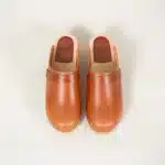 Silvia Clogs Cognac – Damen Holzclogs aus Pull-Up Leder – Bild 5
