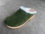 Astrid oliv grünes Wildleader mit Wollfutter - Holz Clogs warm und weich – Bild 2
